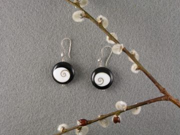 Black and white "shell" design earrings