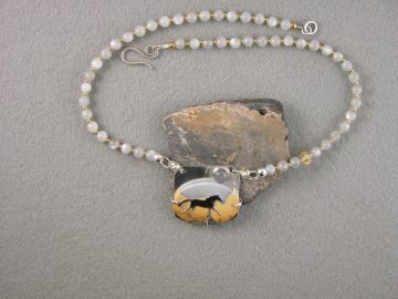 Horse running on maligano jasper